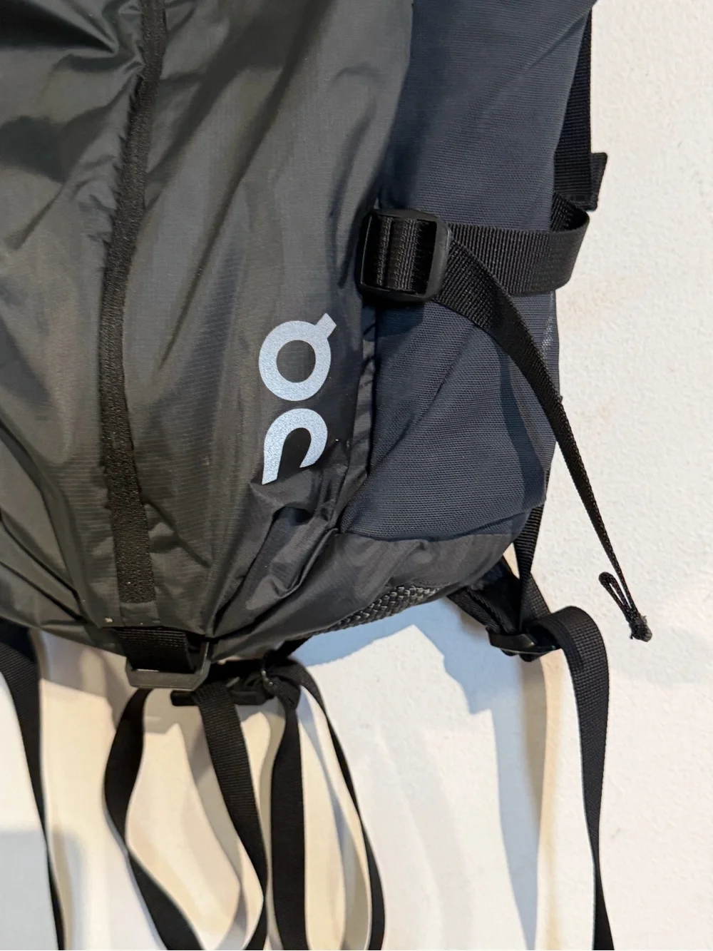 On cloud running  gray Black Men’s Technical Backpack